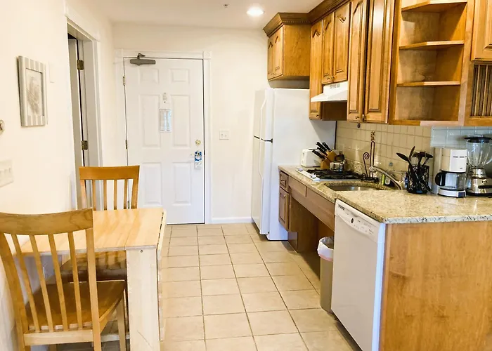 By The Sea Guests Bed & Breakfast And Suites