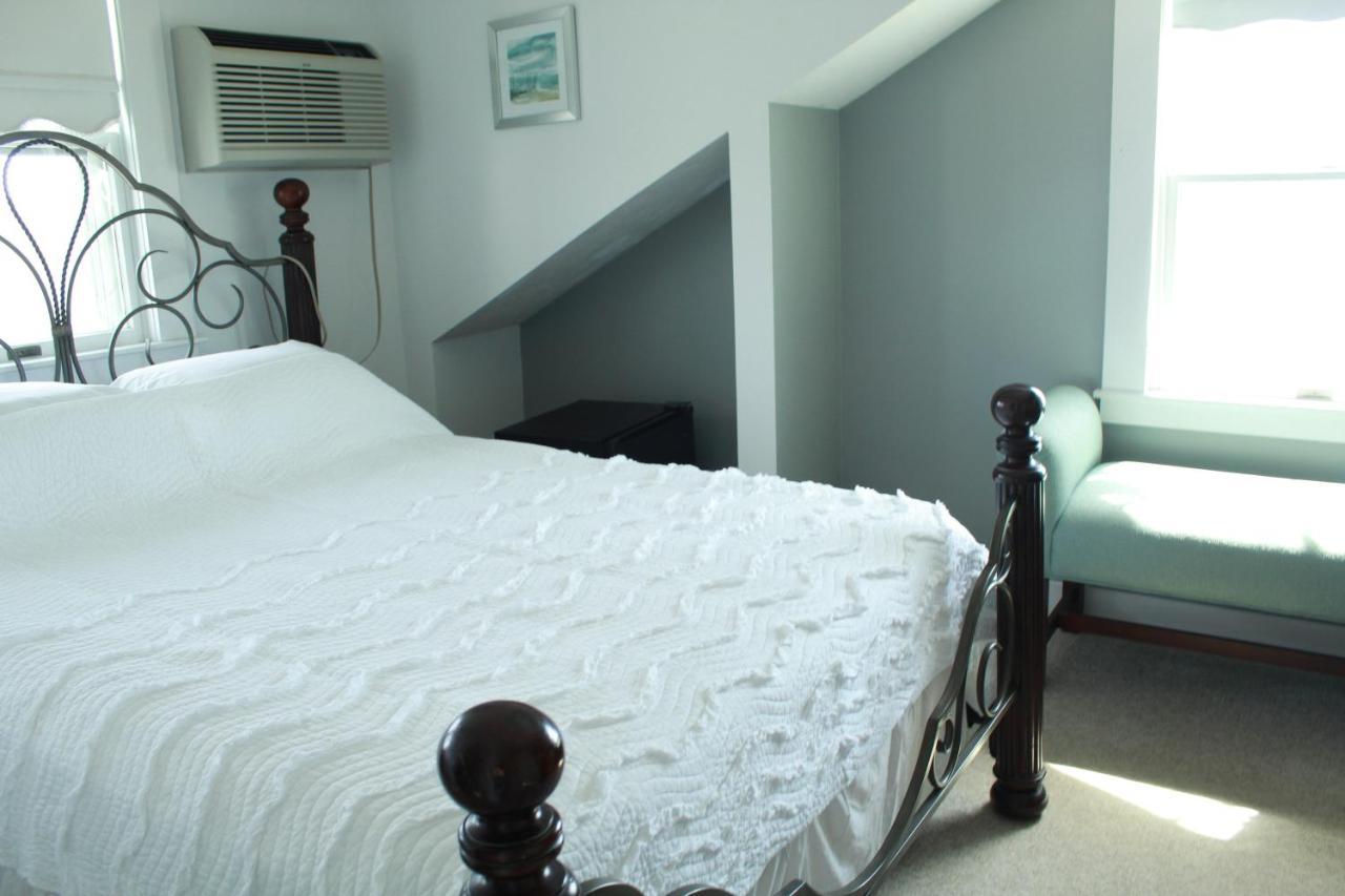 By The Sea Guests And Bed & Breakfast 3*