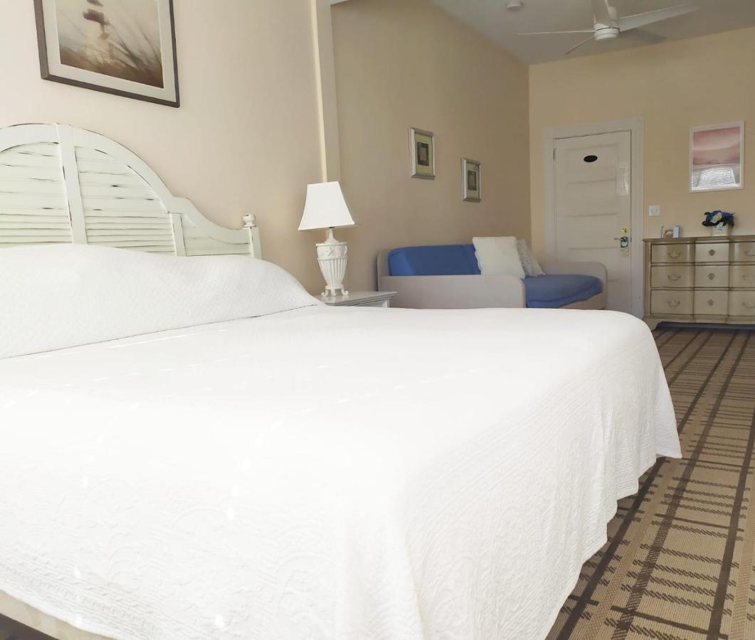 By The Sea Guests And Bed & Breakfast Dennisport